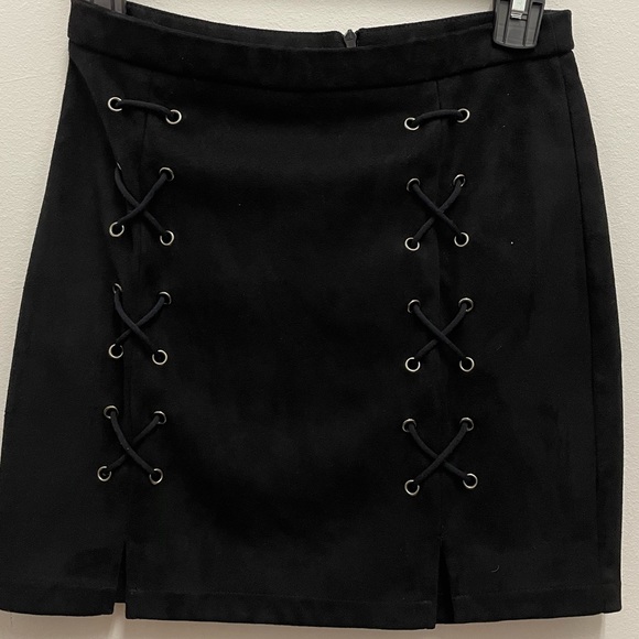 Back Suede lace up skirt - Picture 2 of 6